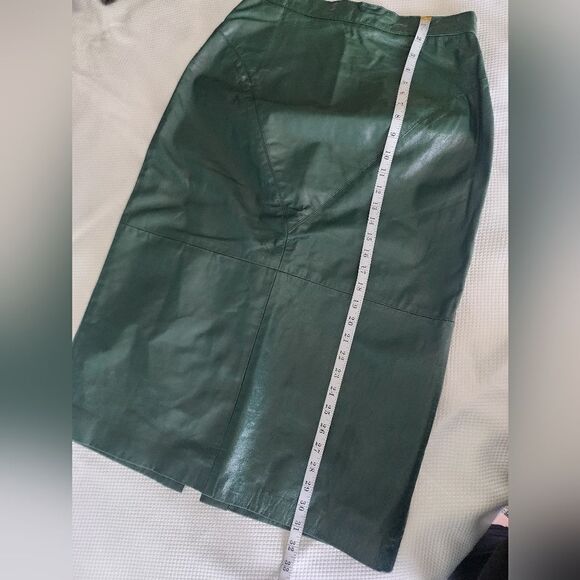 GIII LEATHER skirt lined zip up slit buttons excellent condition - Picture 14 of 14